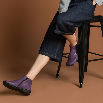 5250-27 Purple Leather Ankle Boots