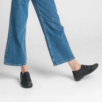 5849-27 Black Leather Flats