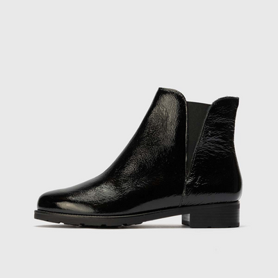 10182 Negro Leather Ankle Boots