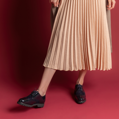 Meredith703 Navy Patent/ Navy Suede Leather Lace Up Flats