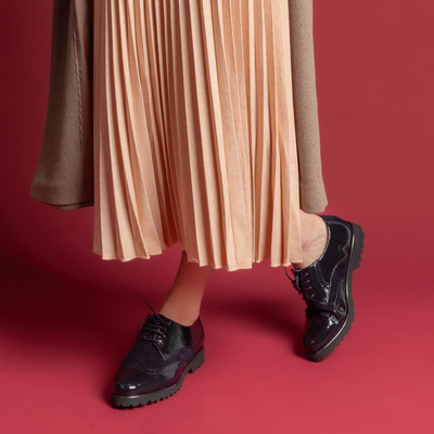 Meredith703 Navy Patent/ Navy Suede Leather Lace Up Flats