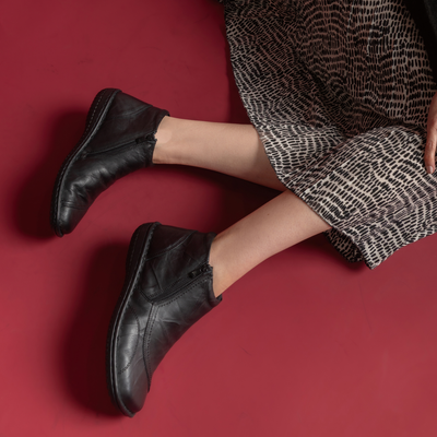 5250-27 Black Leather Ankle Boots