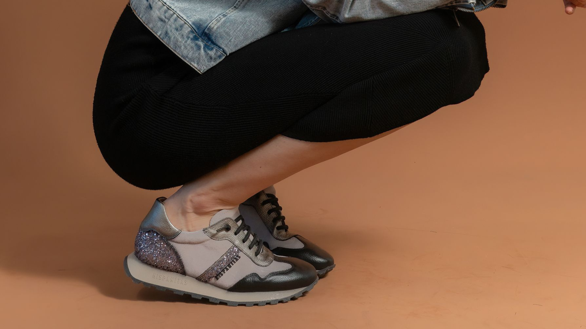 Choosing the Right Shoes for Traveling: Comfort Meets Style