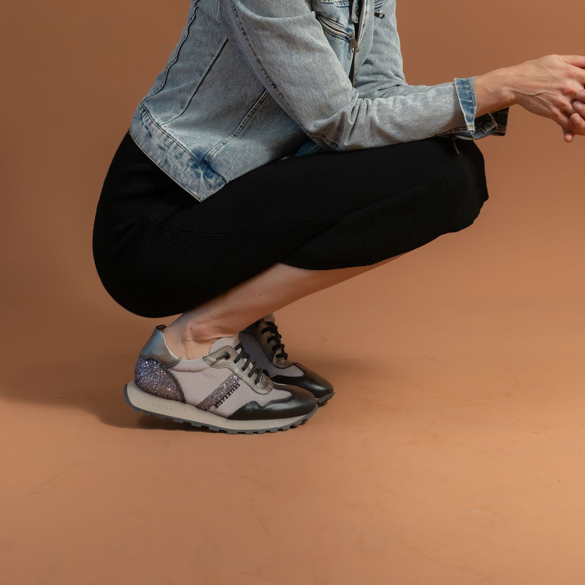 Choosing the Right Shoes for Traveling: Comfort Meets Style