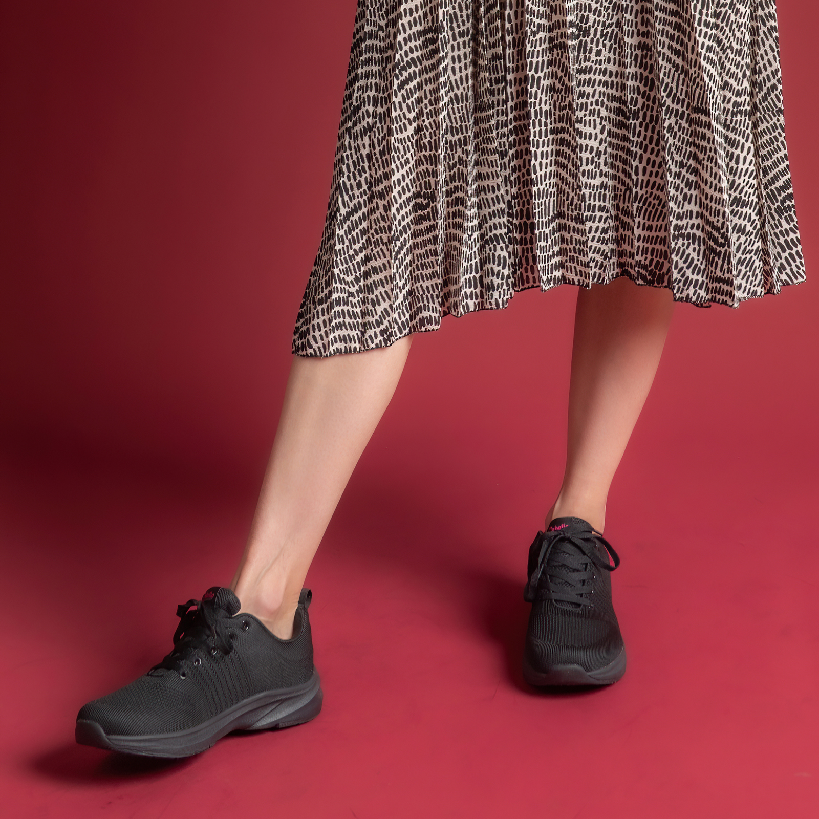 Walker Black/ Black Sneakers