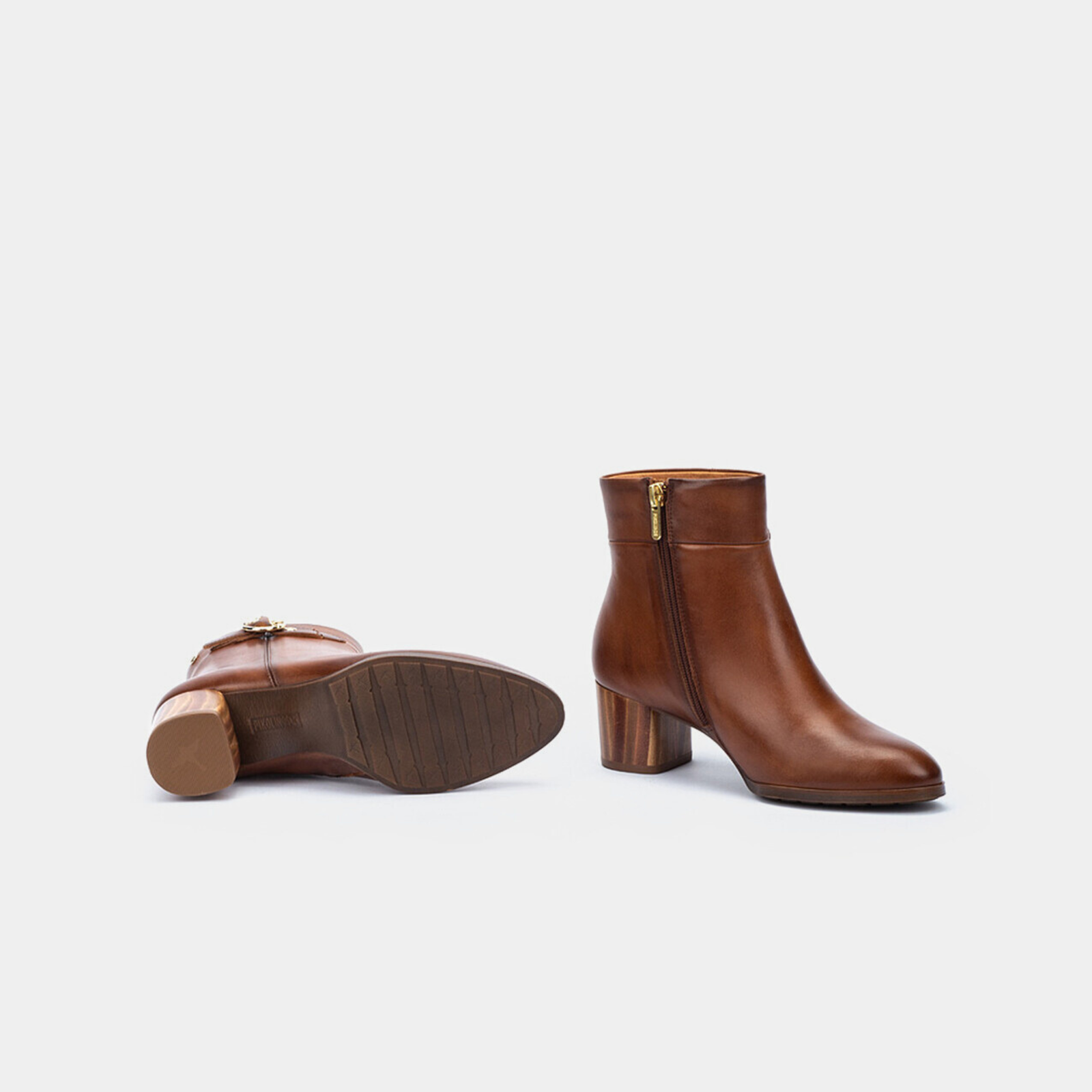 W1Z-8588 Cuero Leather Ankle Boot