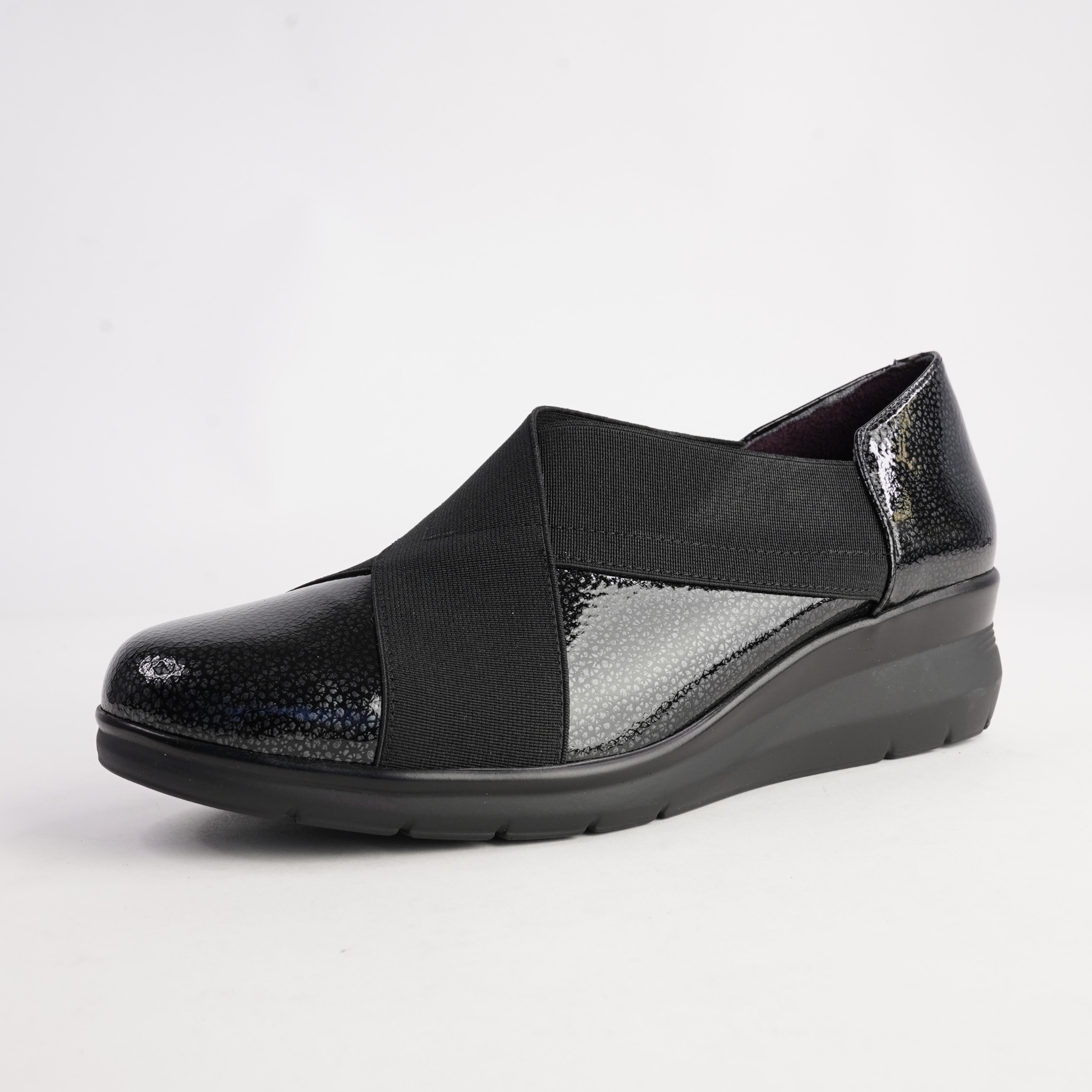 10733 Negro Patent Leather Flats