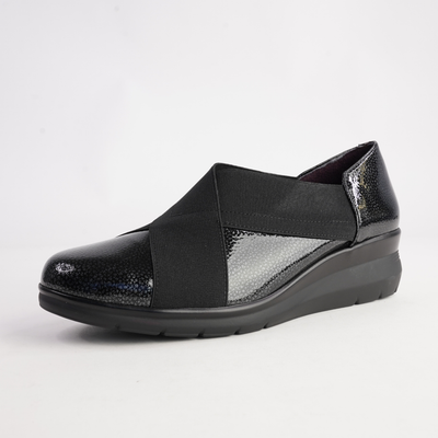 10733 Negro Patent Leather Flats