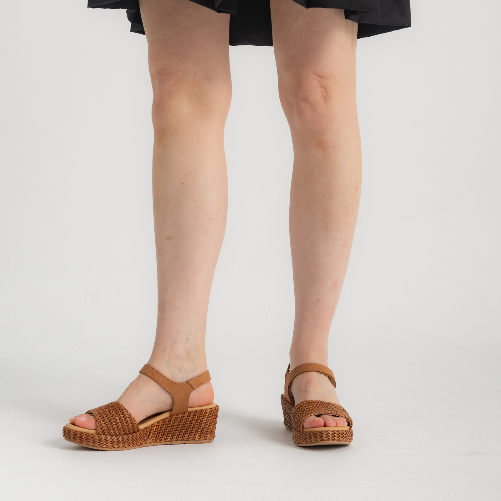 10561 Cuero Leather Wedges