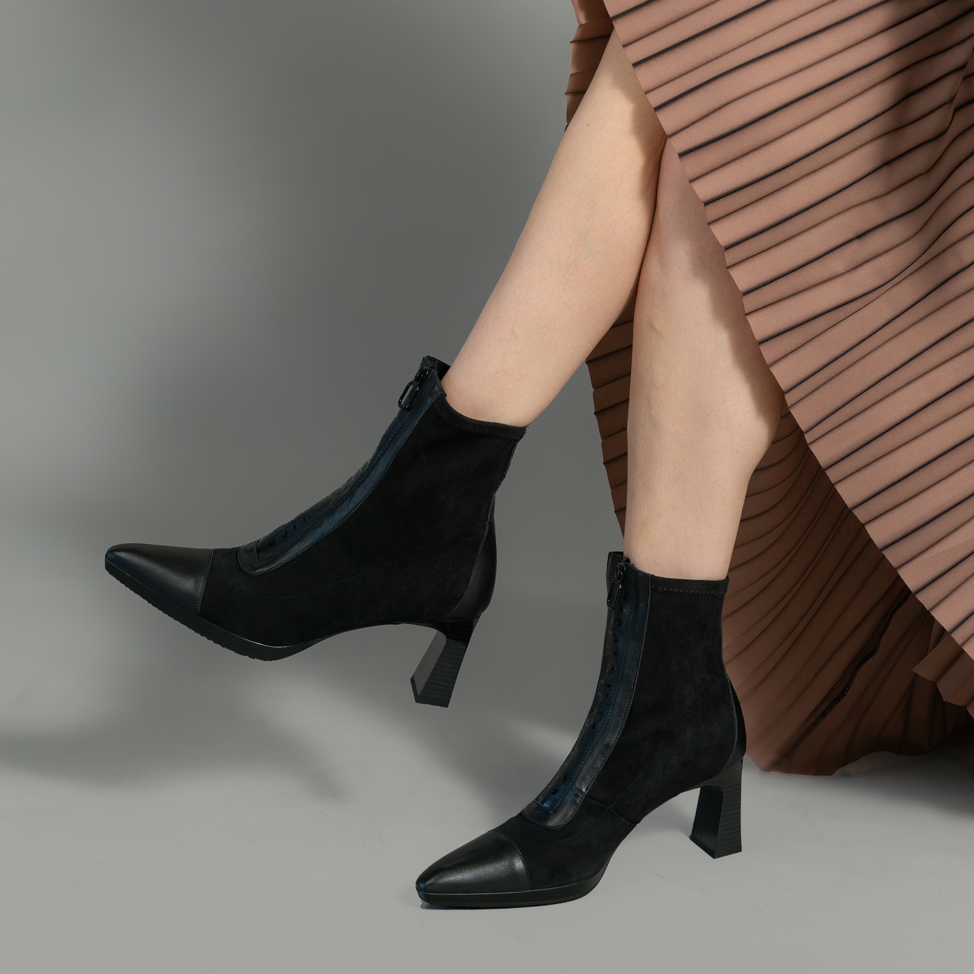 HI243714 Soho Black/ Velour Black Leather Ankle Boots