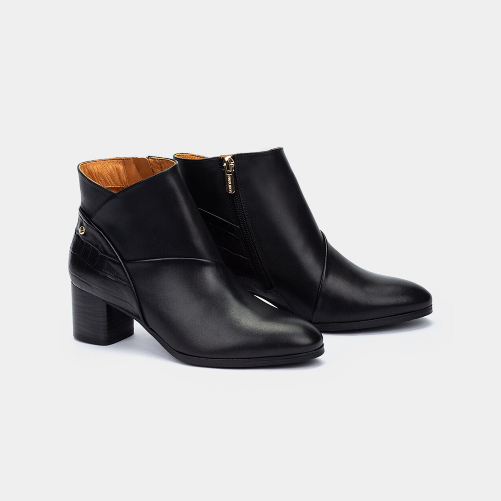 W1Z-8575C1 Black Leather Ankle Boots