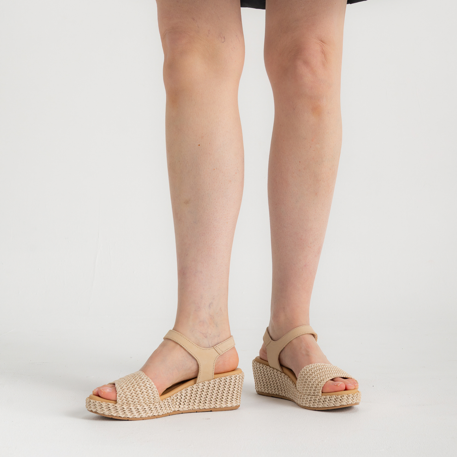 10561 Natural Leather Wedges