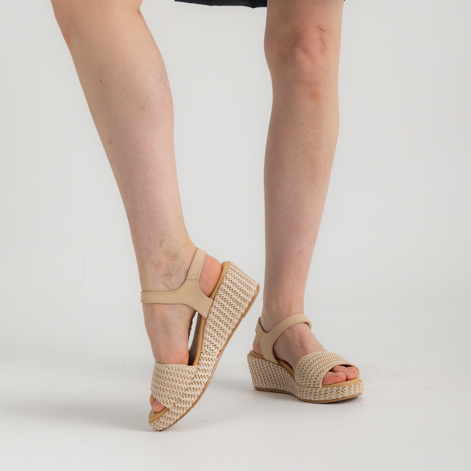 10561 Natural Leather Wedges