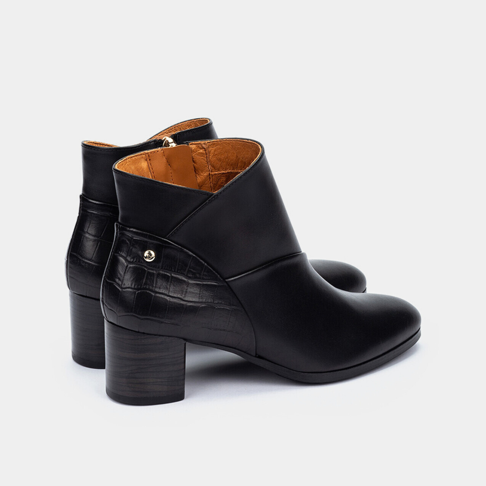 W1Z-8575C1 Black Leather Ankle Boots