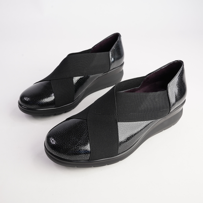 10733 Negro Patent Leather Flats