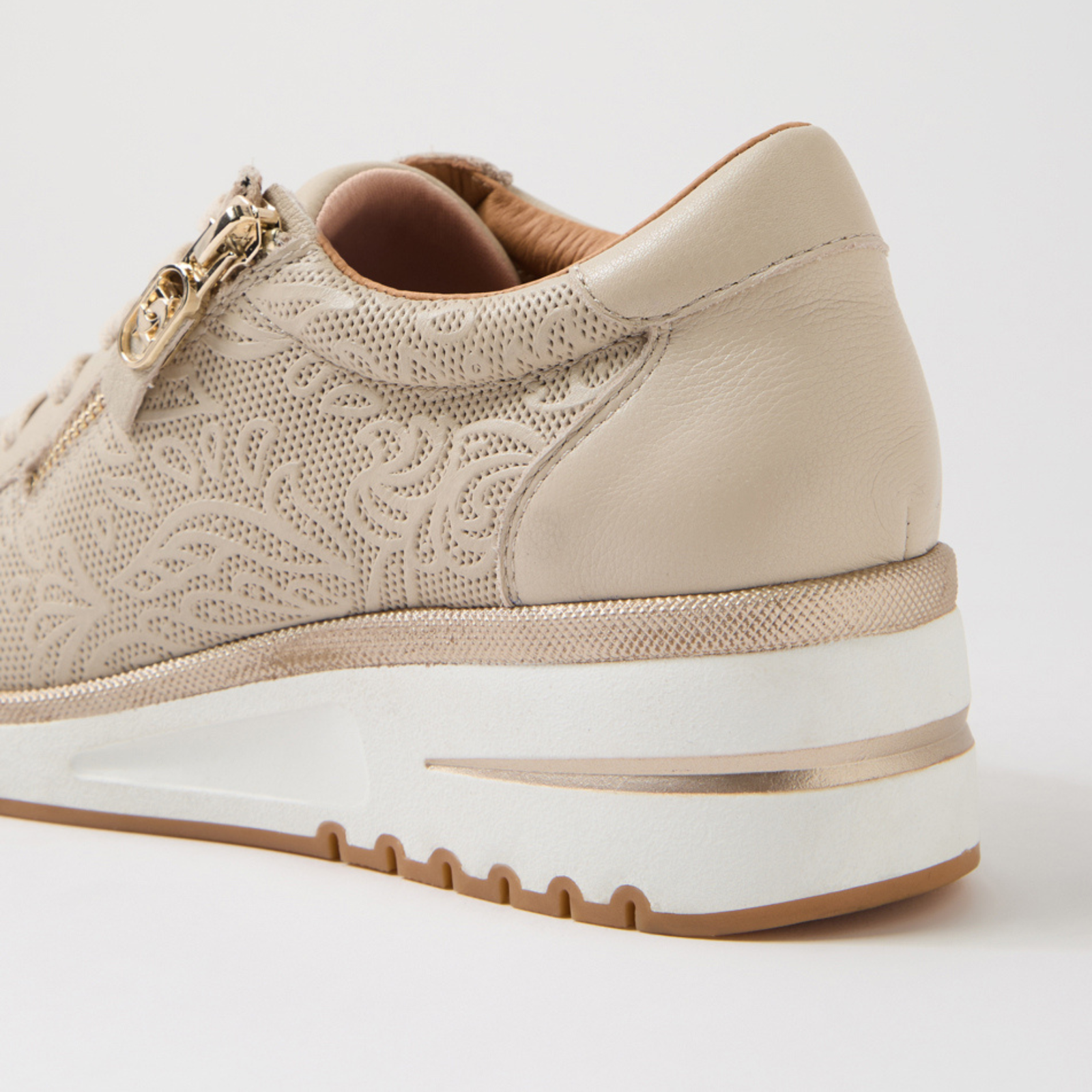 Lovin Almond Leather Sneakers