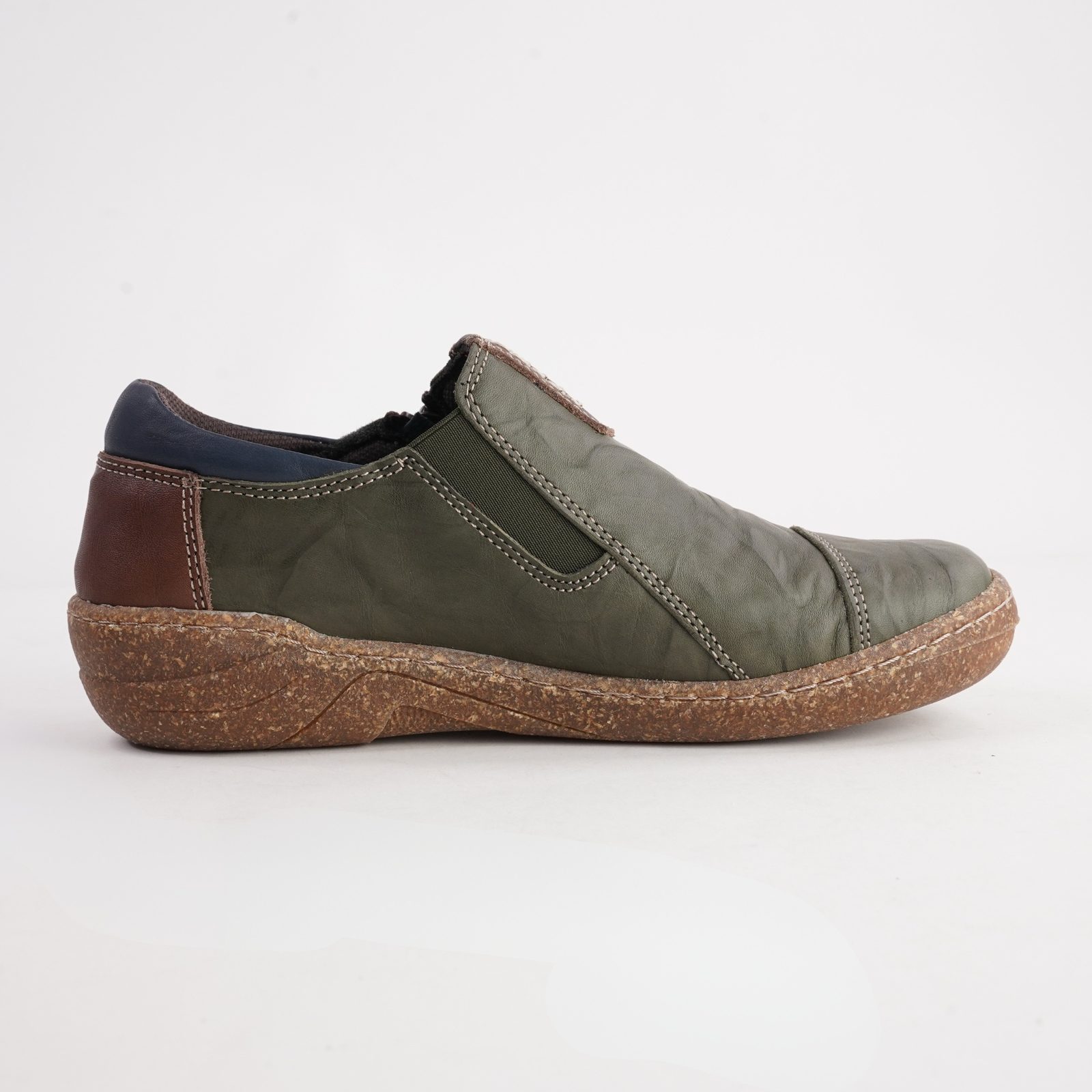 7311-307 Khaki Leather Flats