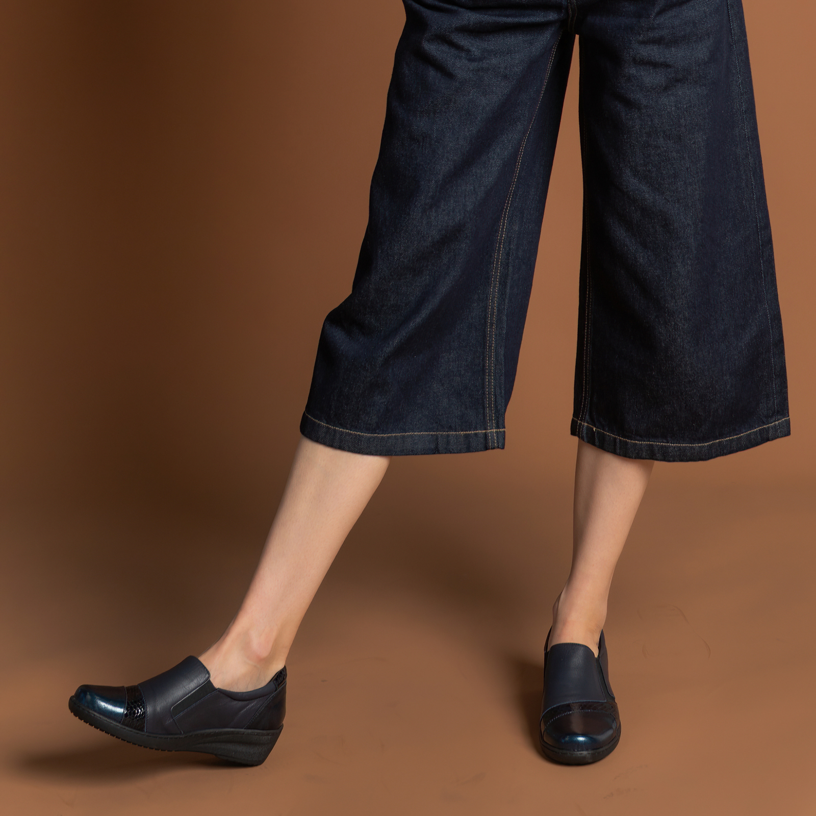 Cp461-18 Navy Patent Leather Flats