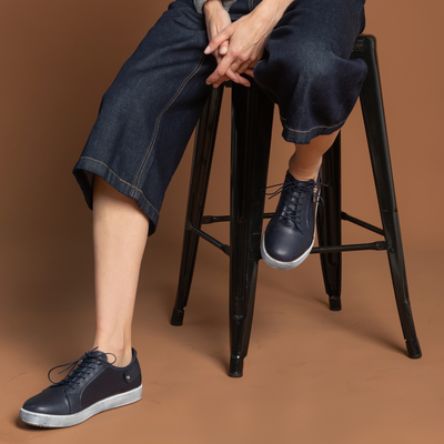 Eg18 Navy Leather Sneakers