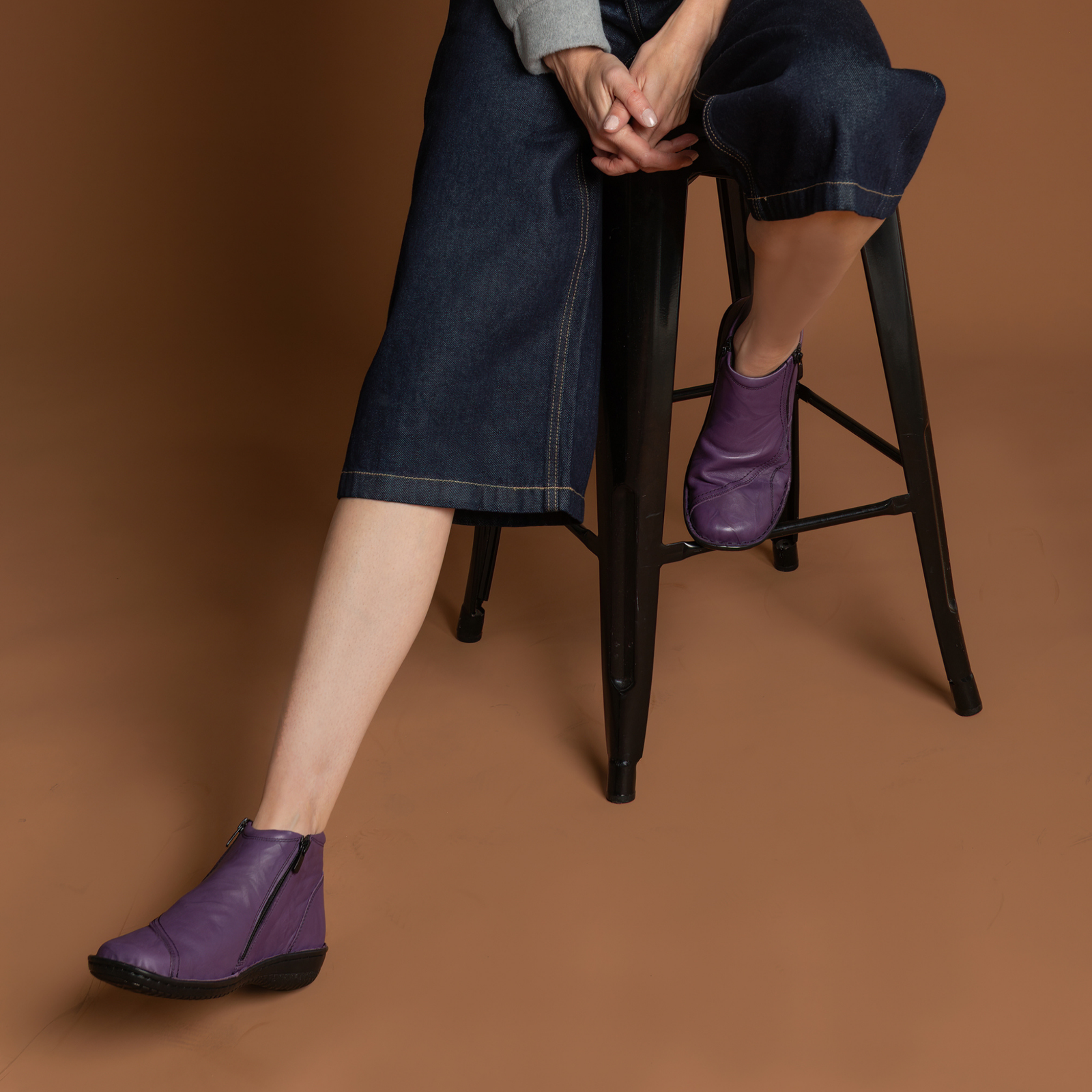 5250-27 Purple Leather Ankle Boots