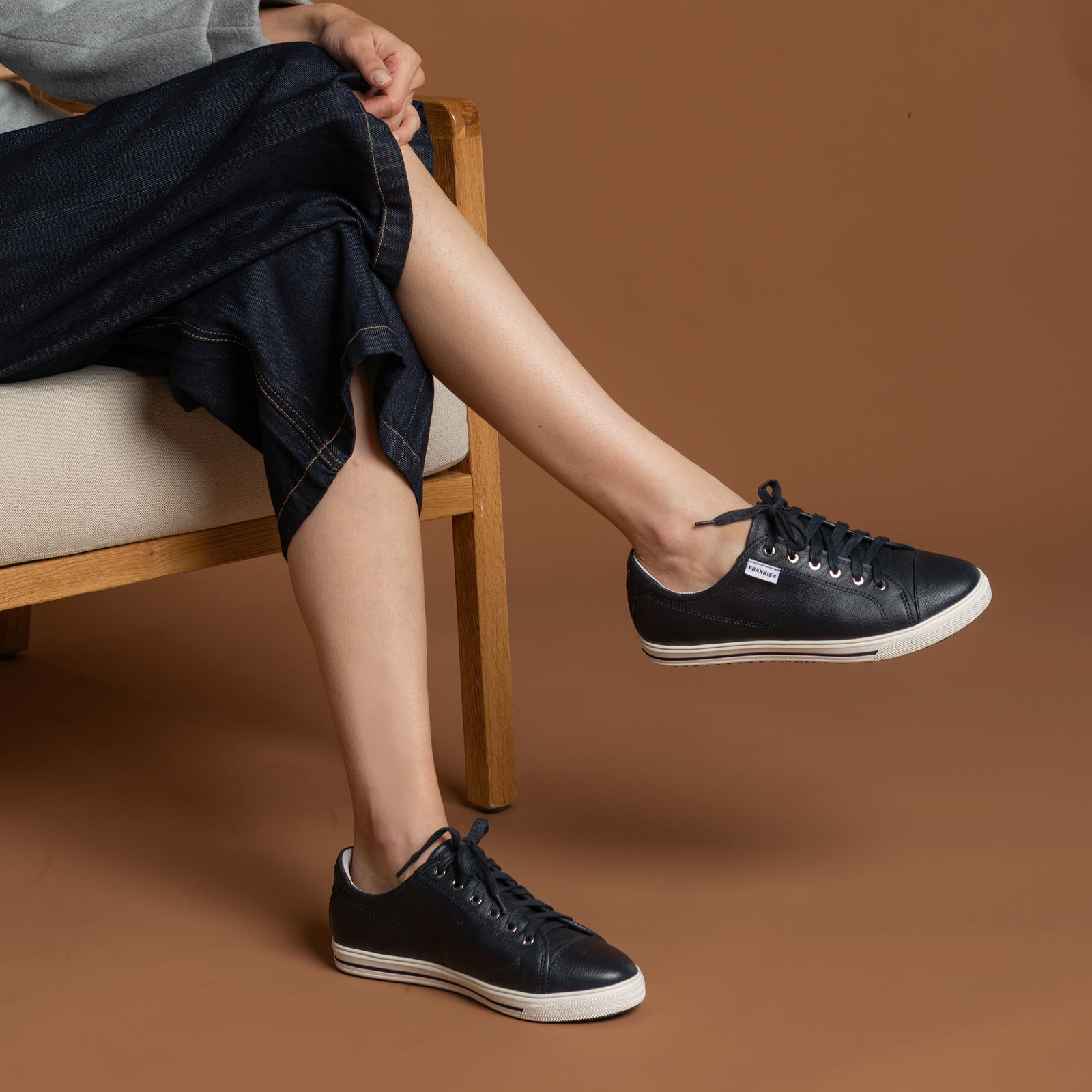 Nat III Navy Tumbled Leather Sneakers