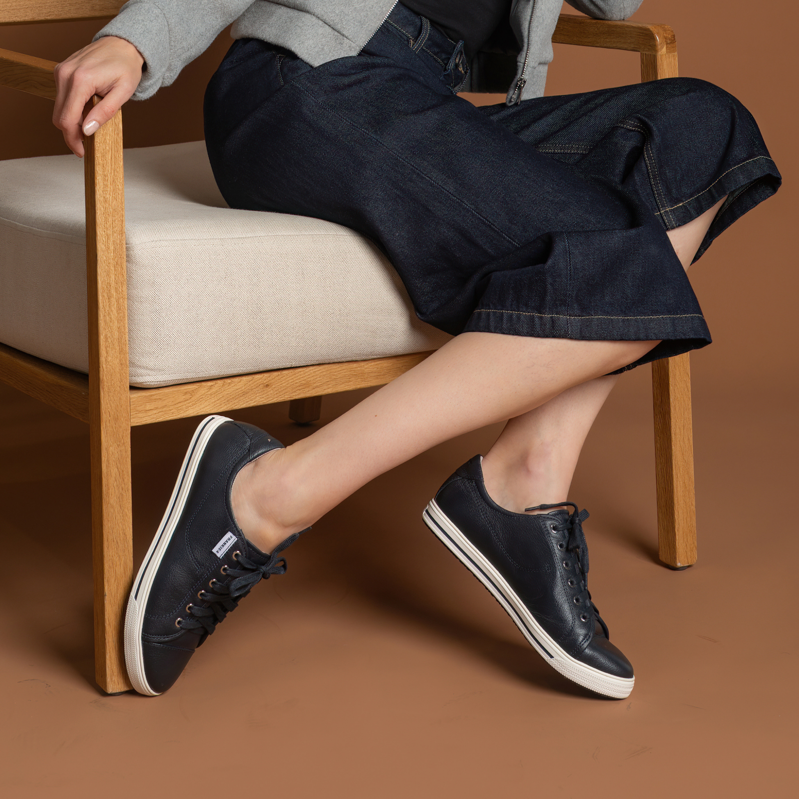 Nat III Navy Tumbled Leather Sneakers