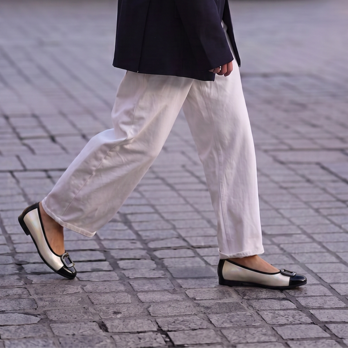 D0K12 Black/ Pale Gold Ballet Flats