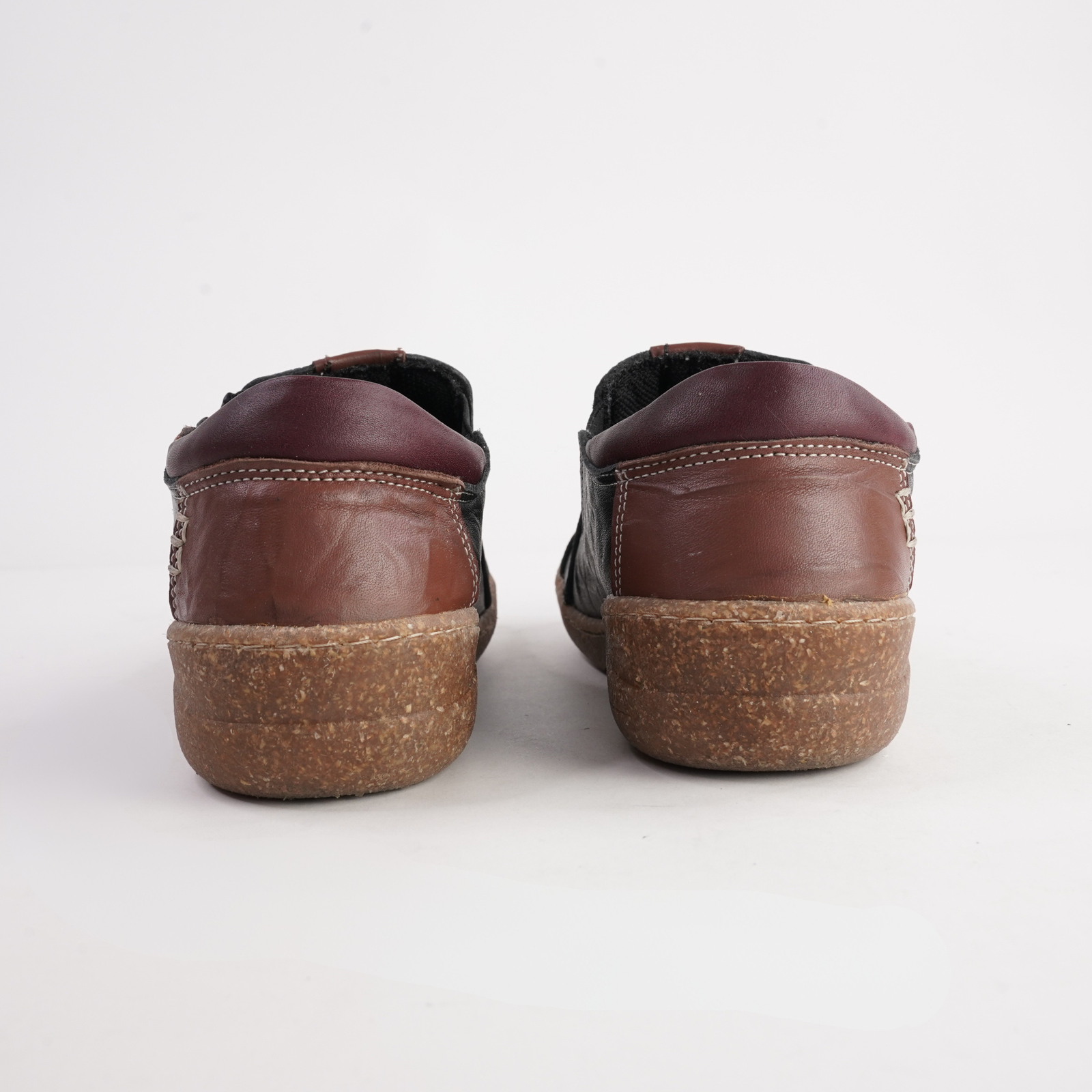7311-307 Khaki Leather Flats