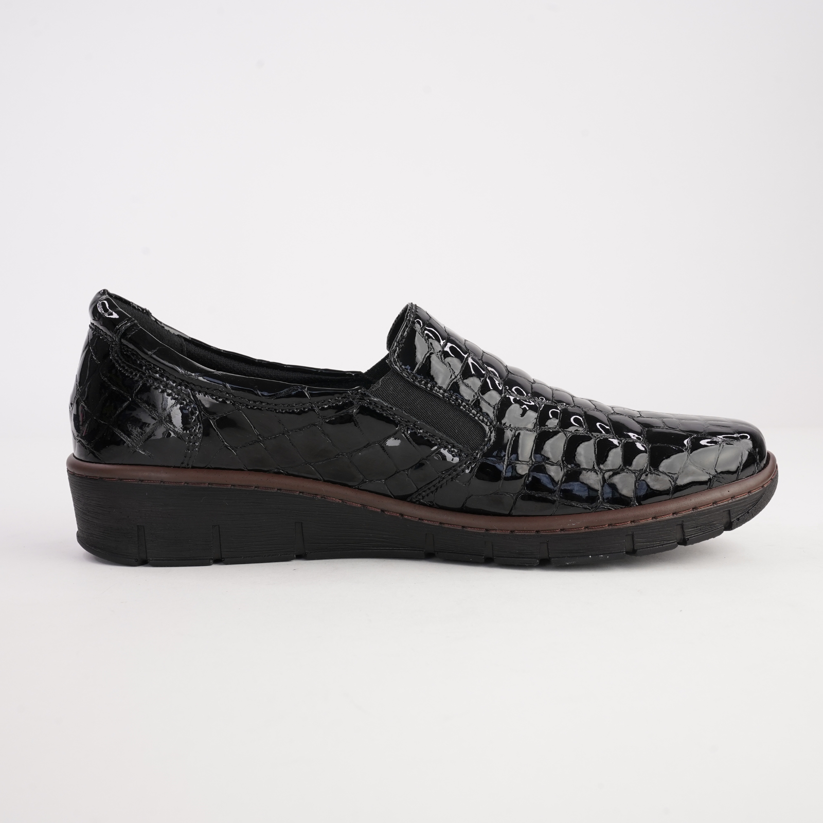 CP314-22 Black Croc Leather Flats