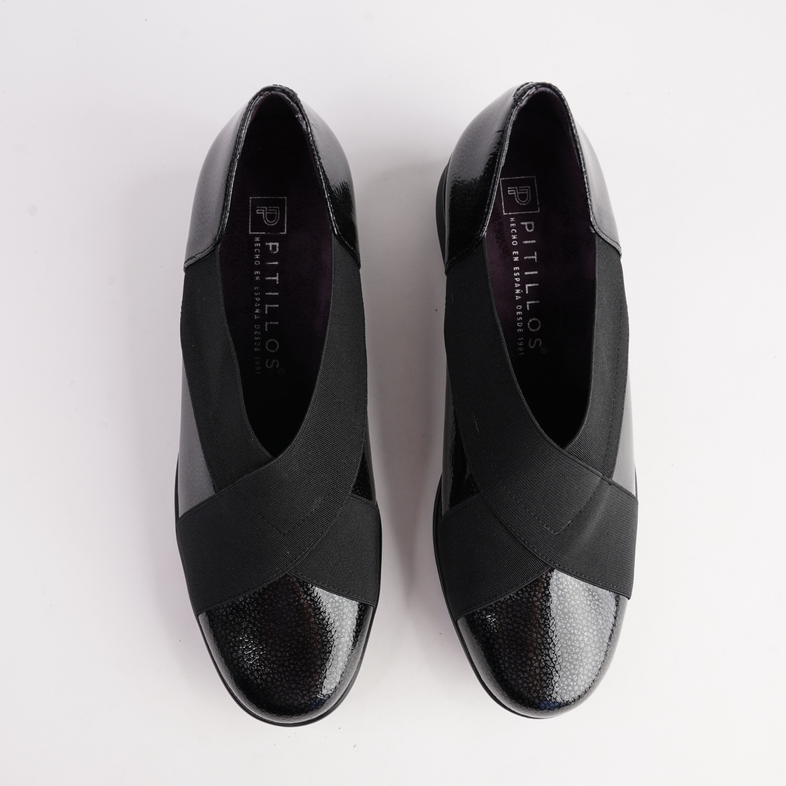 10733 Negro Patent Leather Flats