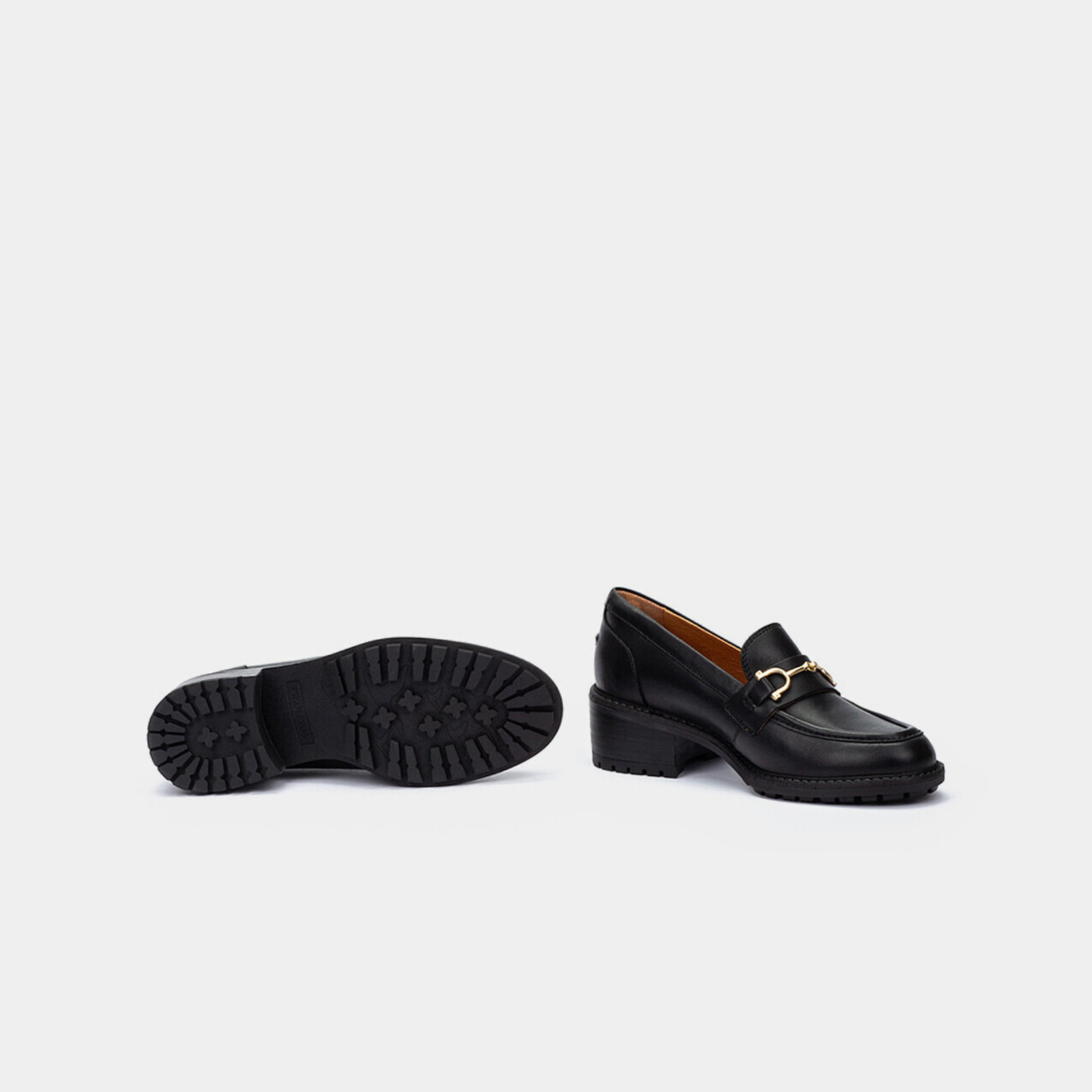 W0D-3920 Bkack Leather Loafers