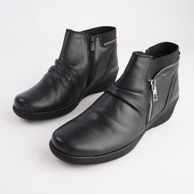 CP791-18 Black Leather Ankle Boots