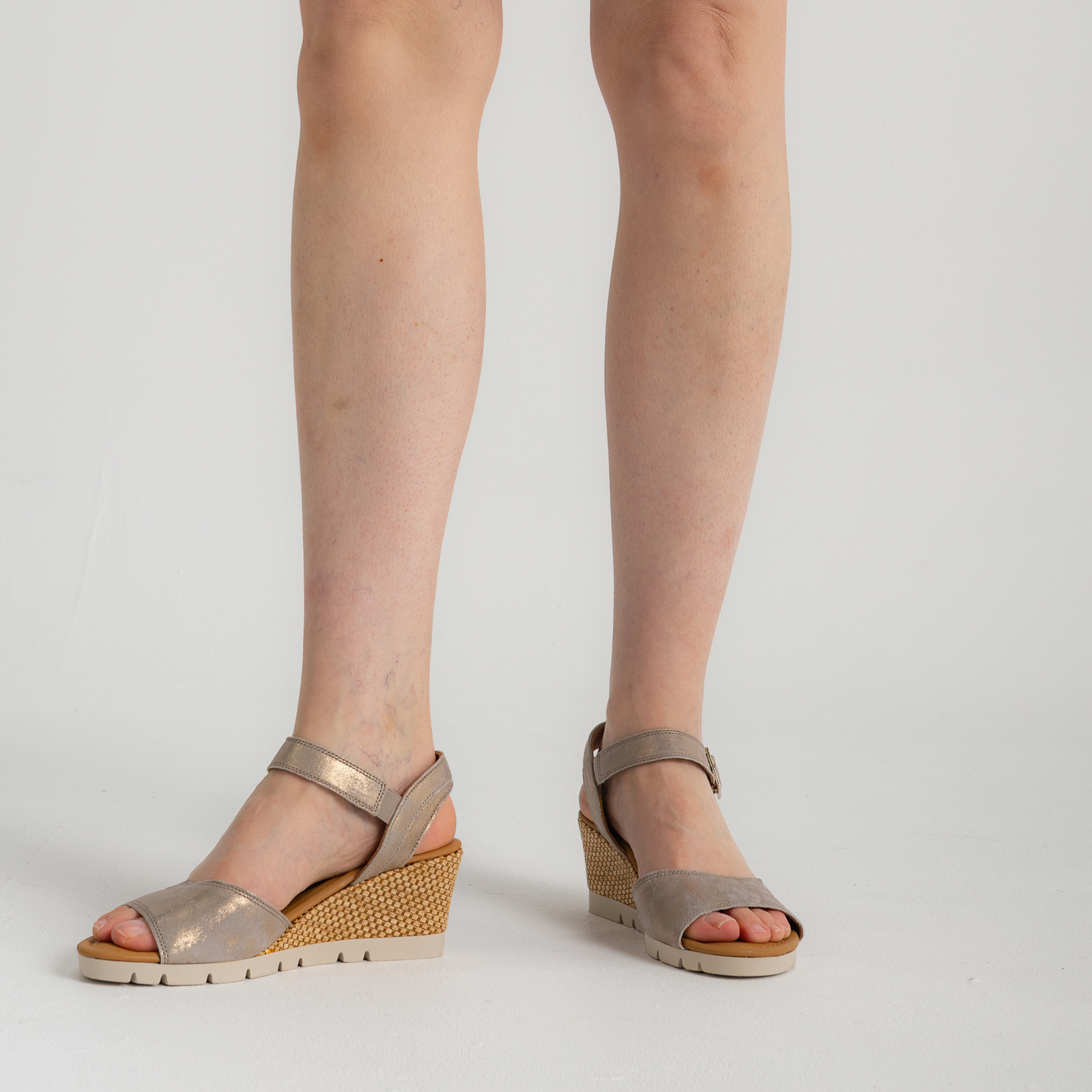 Winifred Muschel Leather Sandals