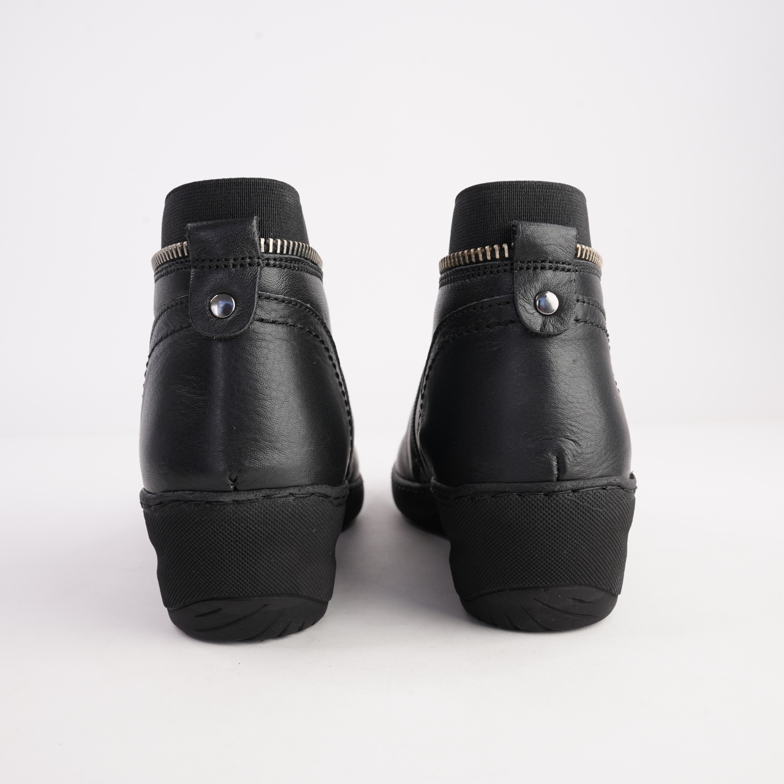 CP791-18 Black Leather Ankle Boots