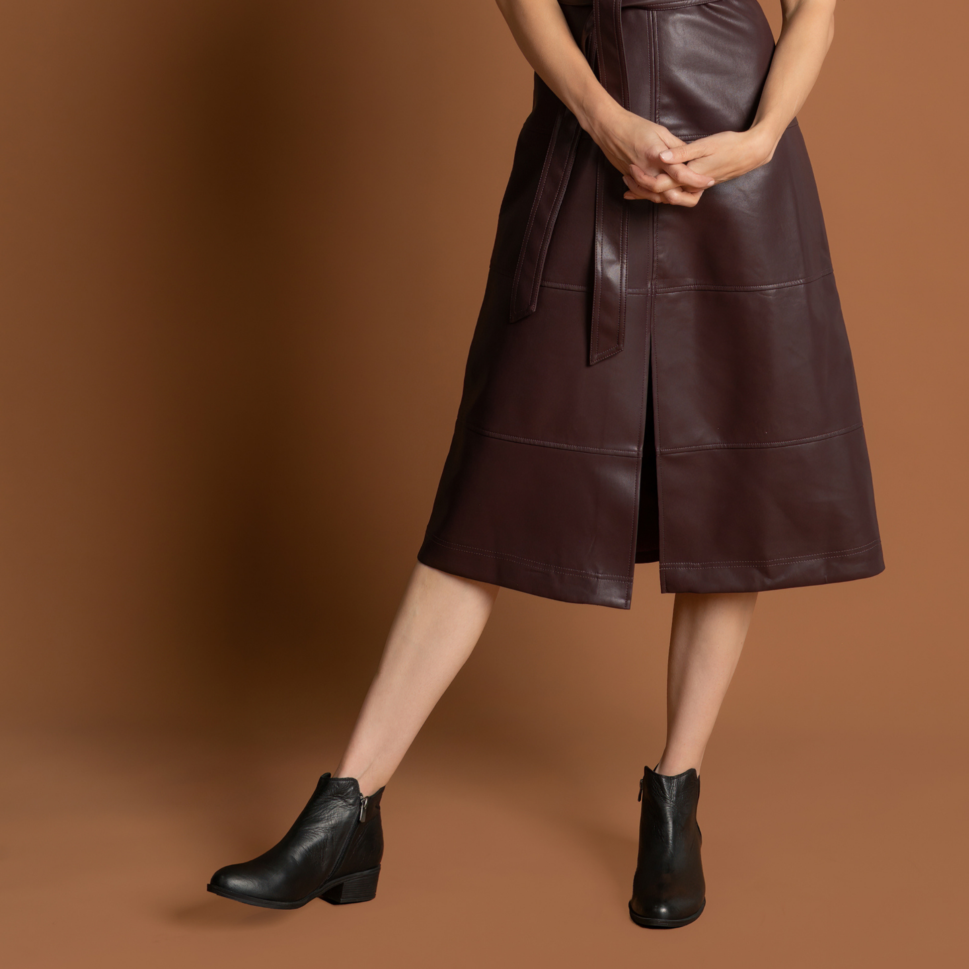 EG213 Black Leather Ankle Boots