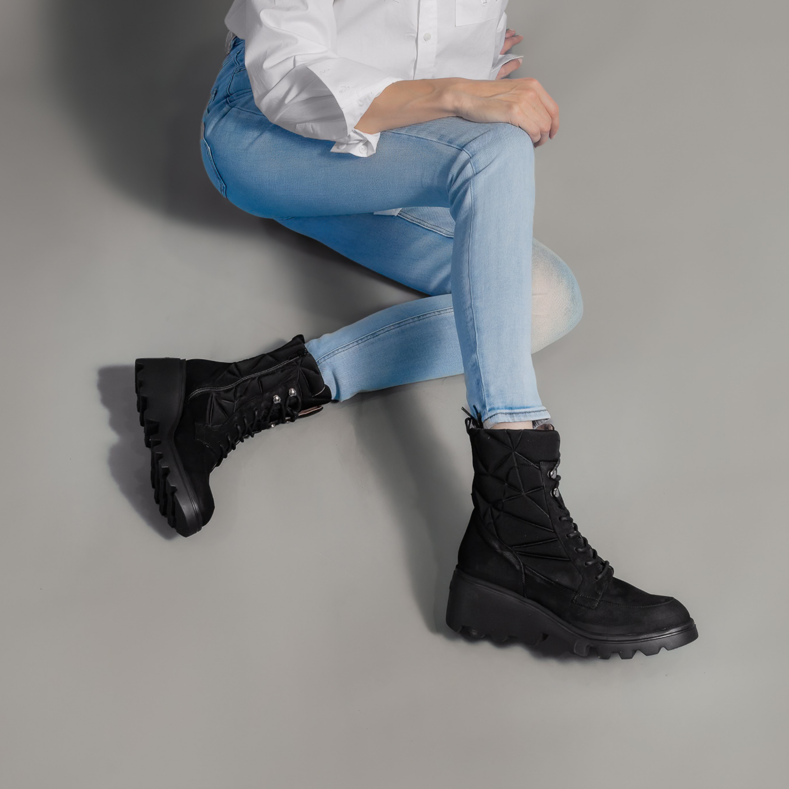 Eshy Black Leather Boots