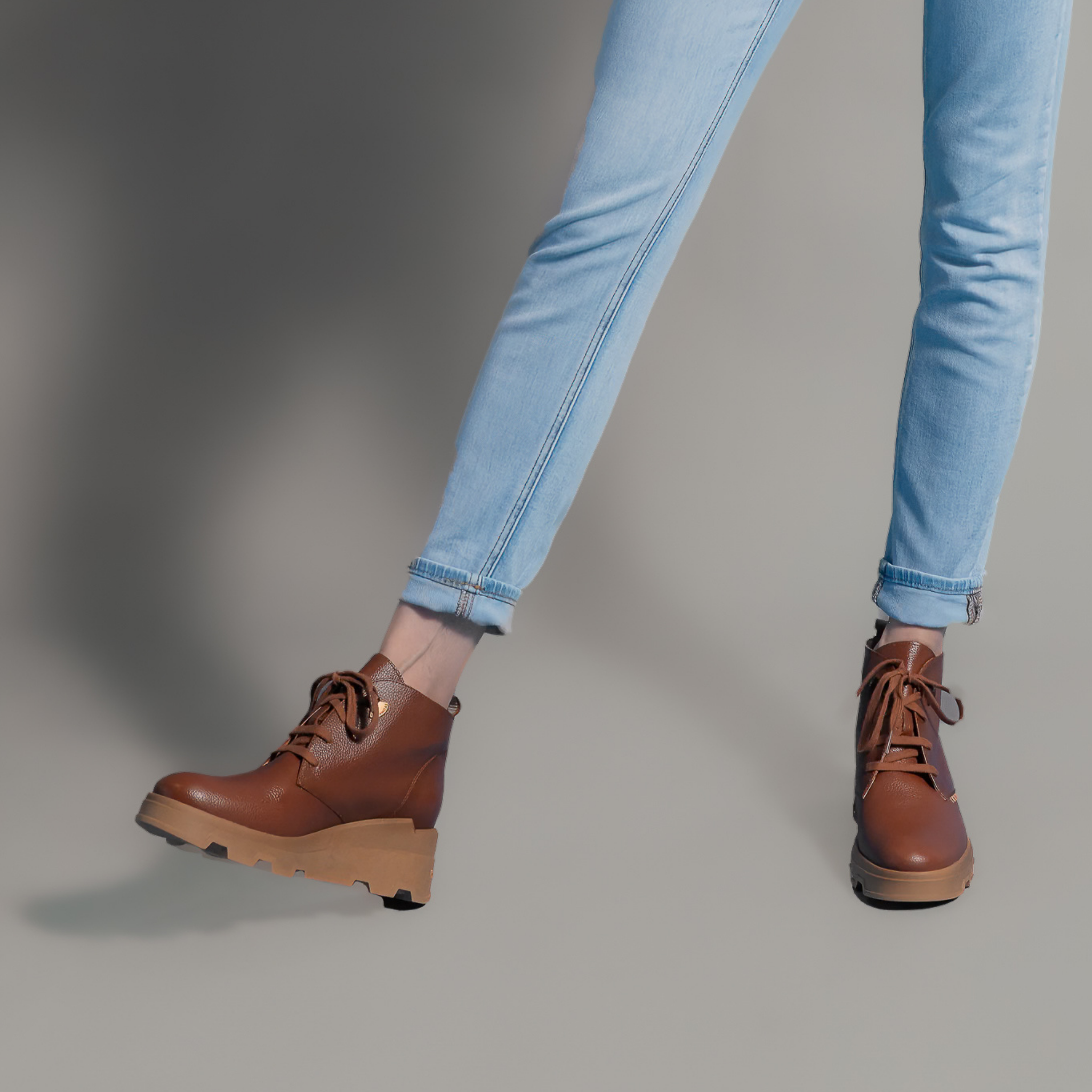 HI243715 Cuero Leather Ankle Boots