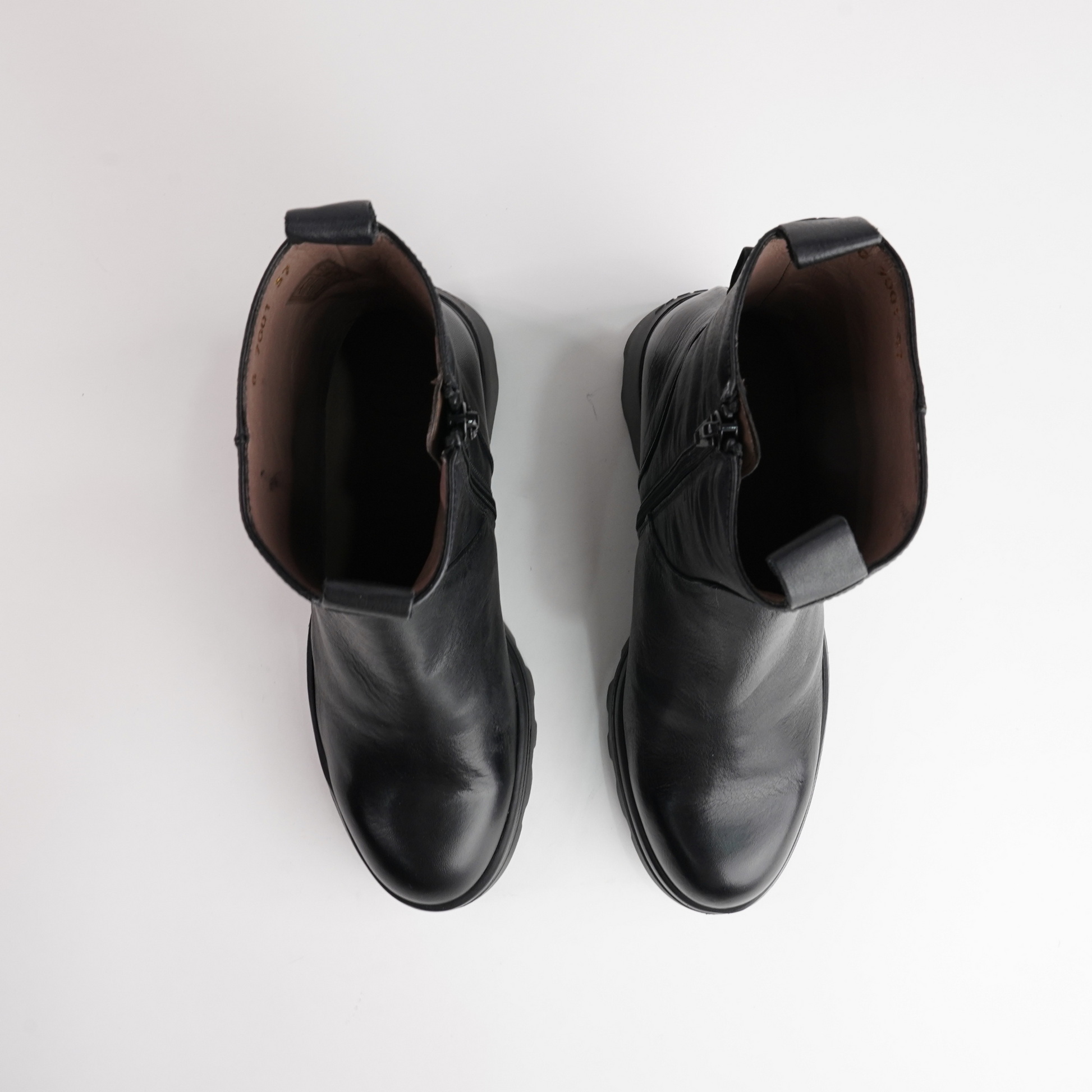 Est Black Leather Boots