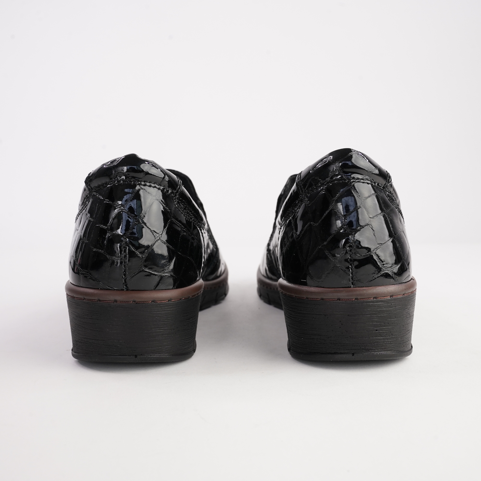 CP314-22 Black Croc Leather Flats