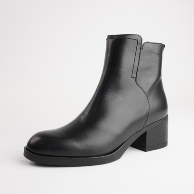 Euli Black Leather Ankle Boots