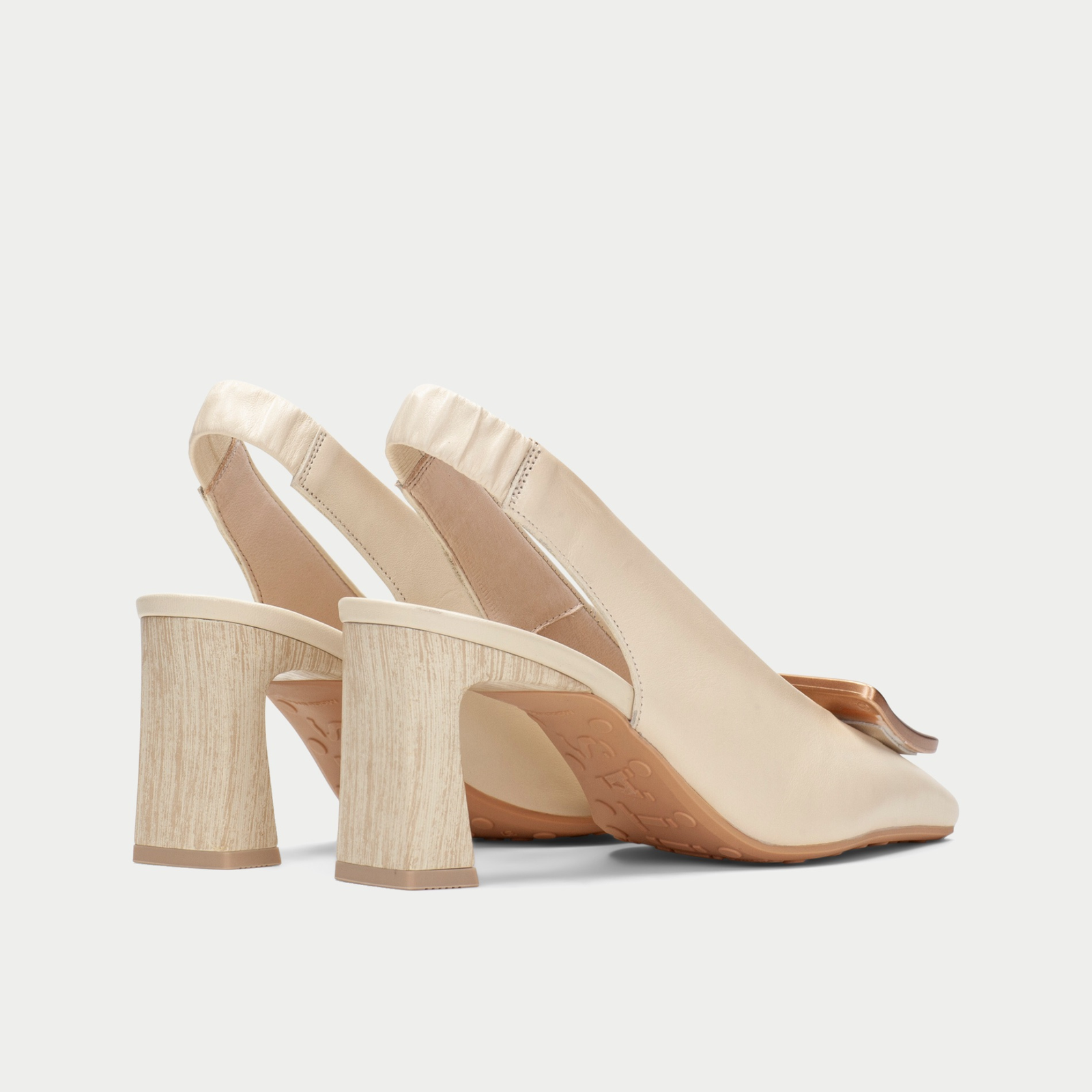 HV264762 Almond Heels
