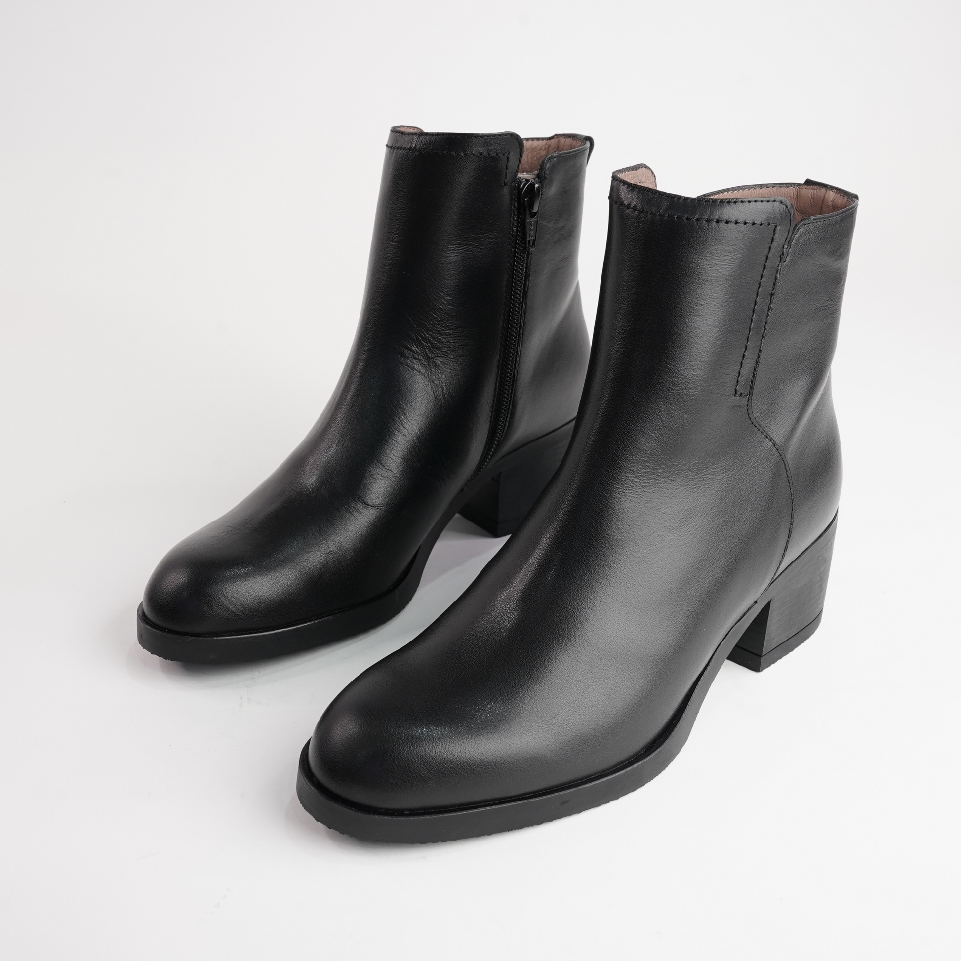 Euli Black Leather Ankle Boots