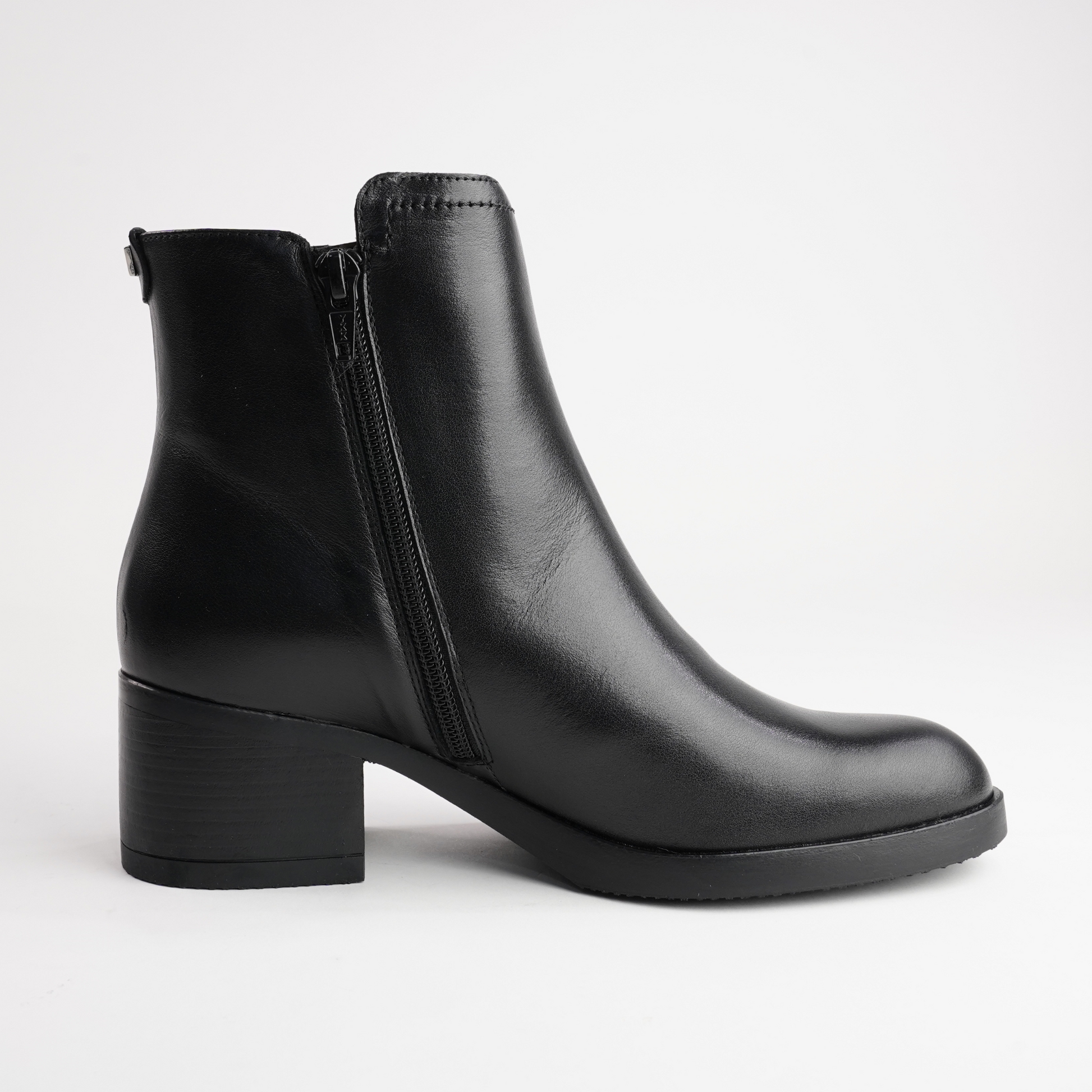 Euli Black Leather Ankle Boots