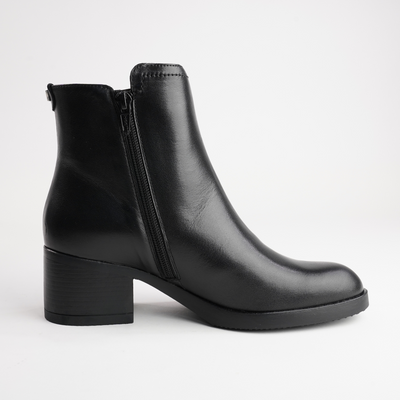 Euli Black Leather Ankle Boots