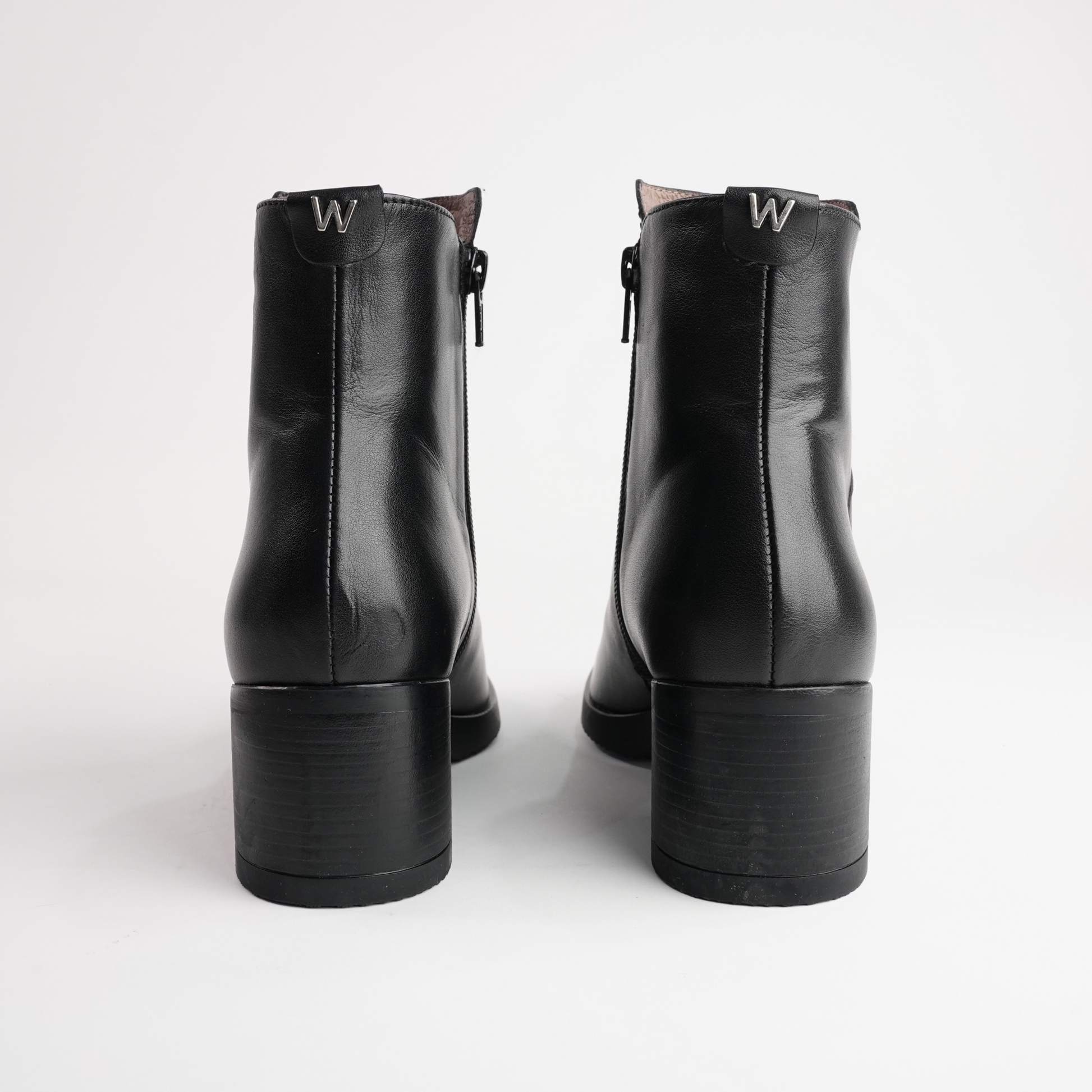 Euli Black Leather Ankle Boots
