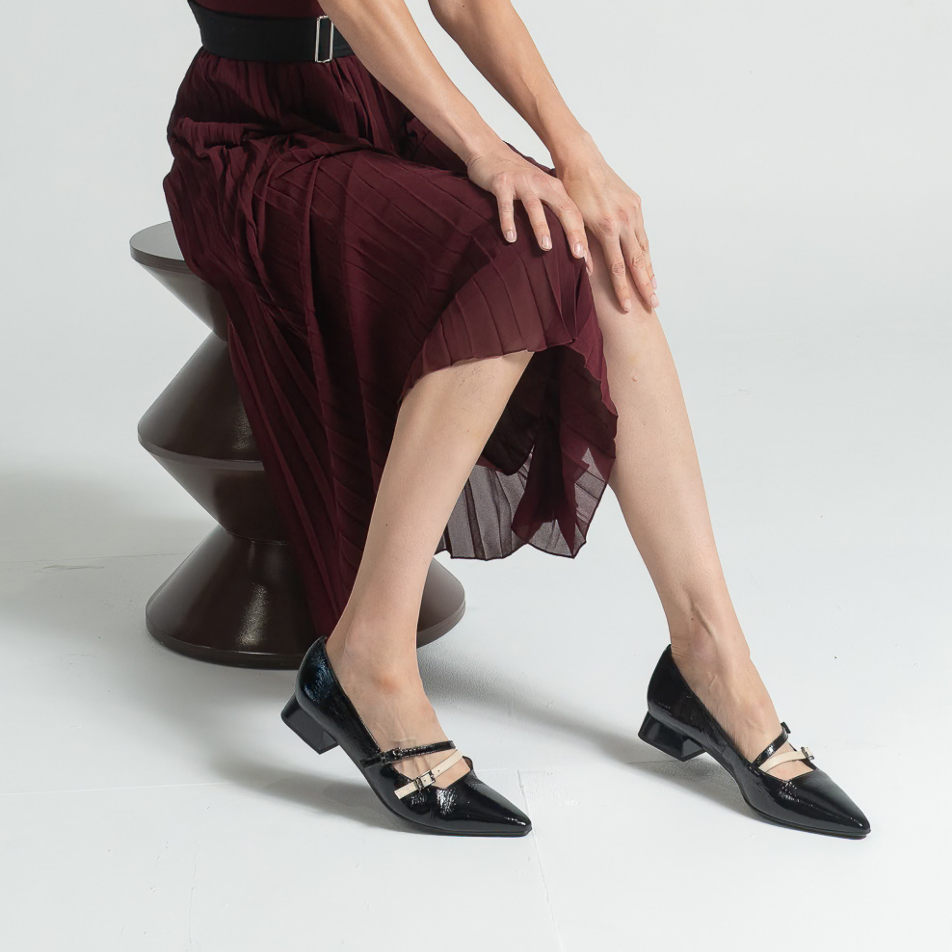 BHI243567 Black Patent/ Milk Patent Leather Flats