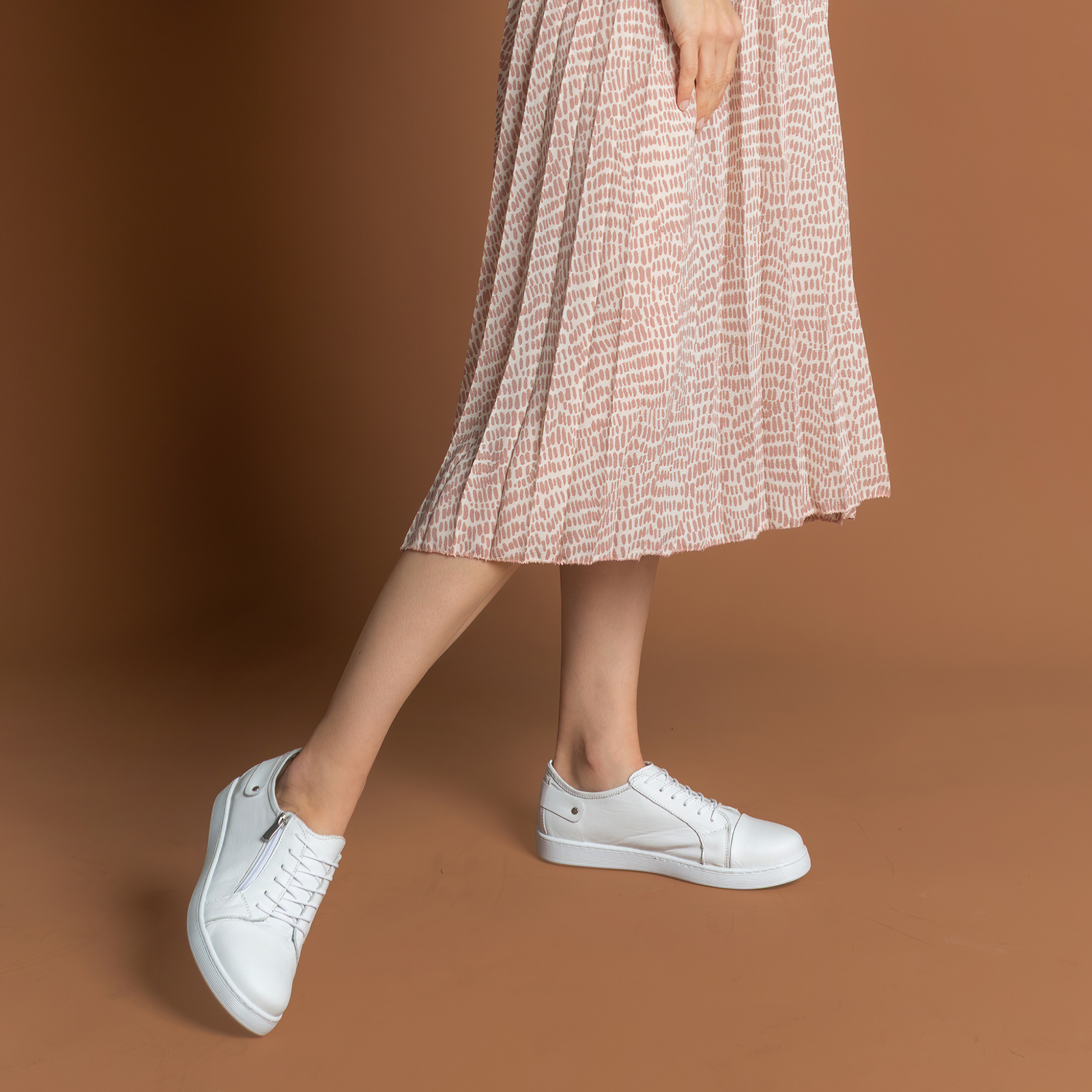 Eg18 White Leather Sneakers