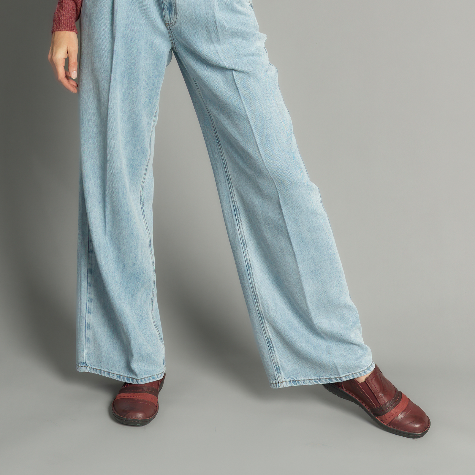 5849-27 Dark Burgundy Leather Flats