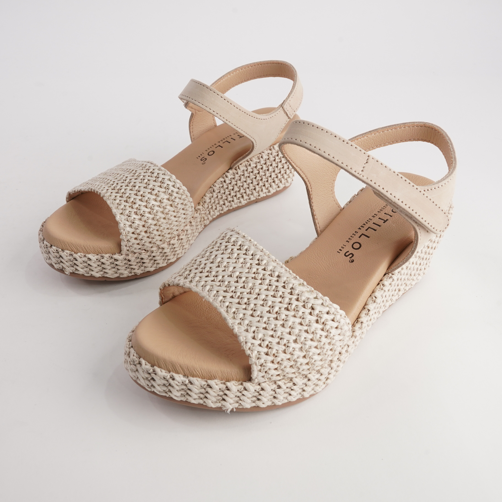 10561 Natural Leather Wedges