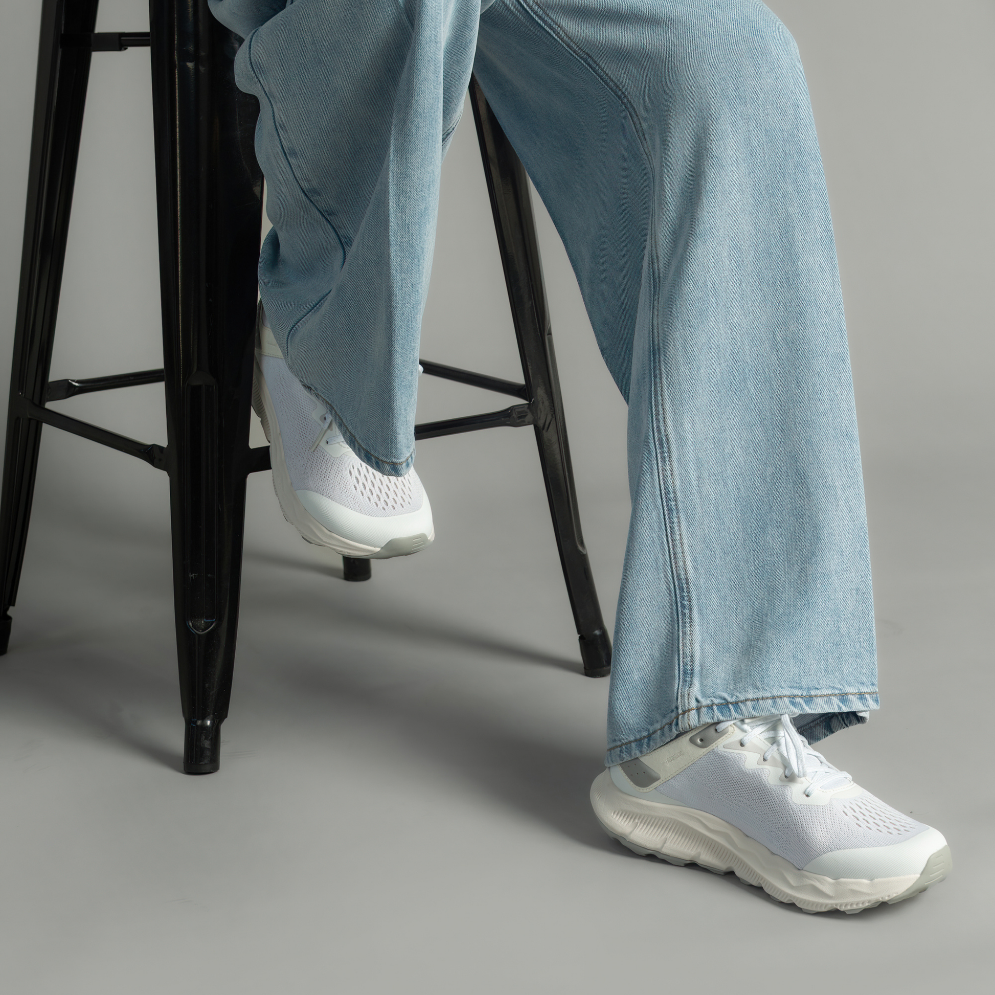 Antora 4 White Pigeon Sneakers